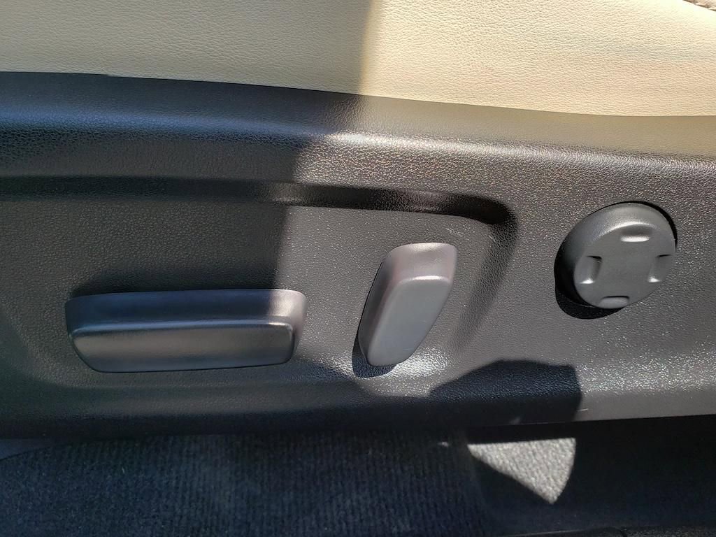 Used 2022 Lexus RX 450h AWD w/ Luxury Package image 18