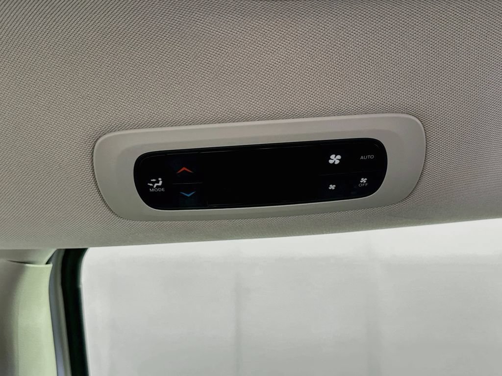 Certified 2023 Chrysler Pacifica Touring-L FWD image 35