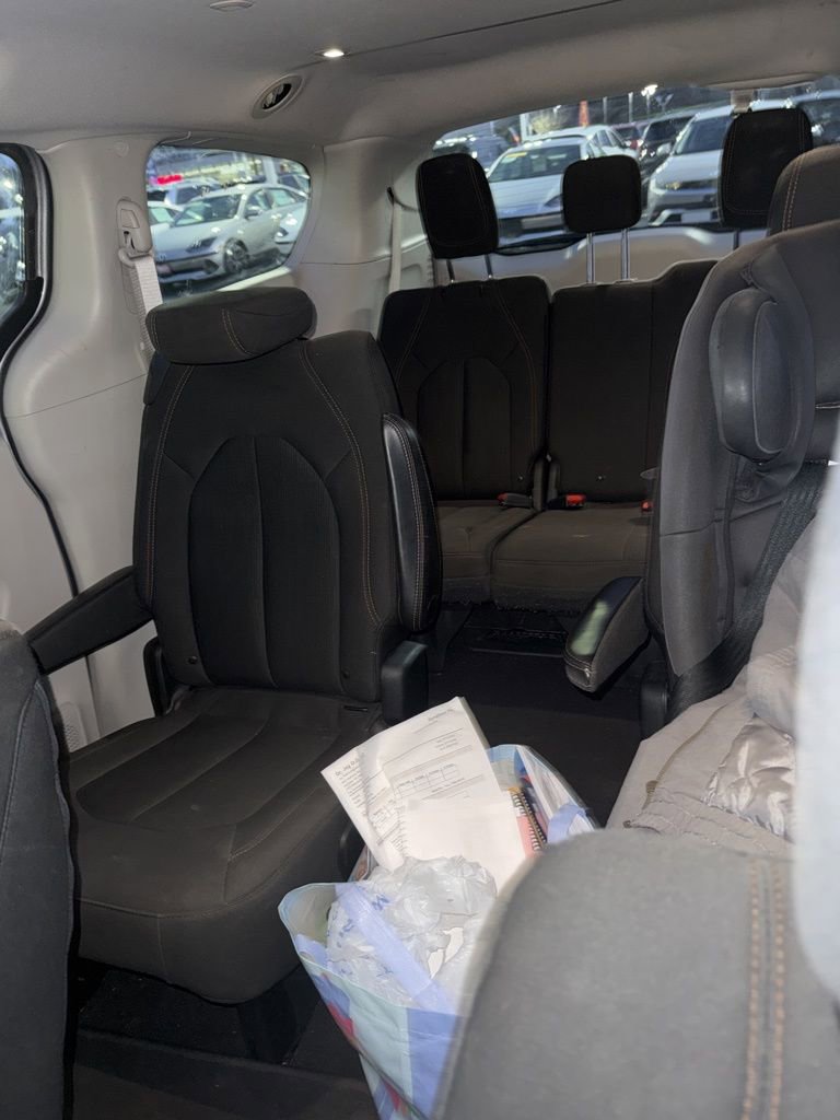 Used 2018 Chrysler Pacifica Touring Plus image 4