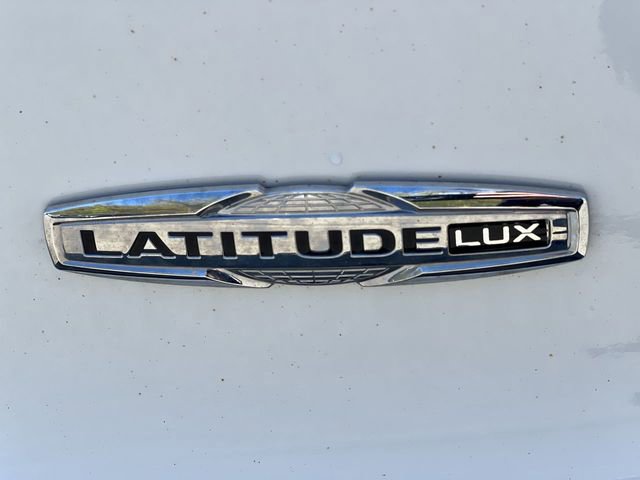 Used 2021 Jeep Cherokee Latitude Lux w/ Sun & Sound Group AWD/4WD image 11