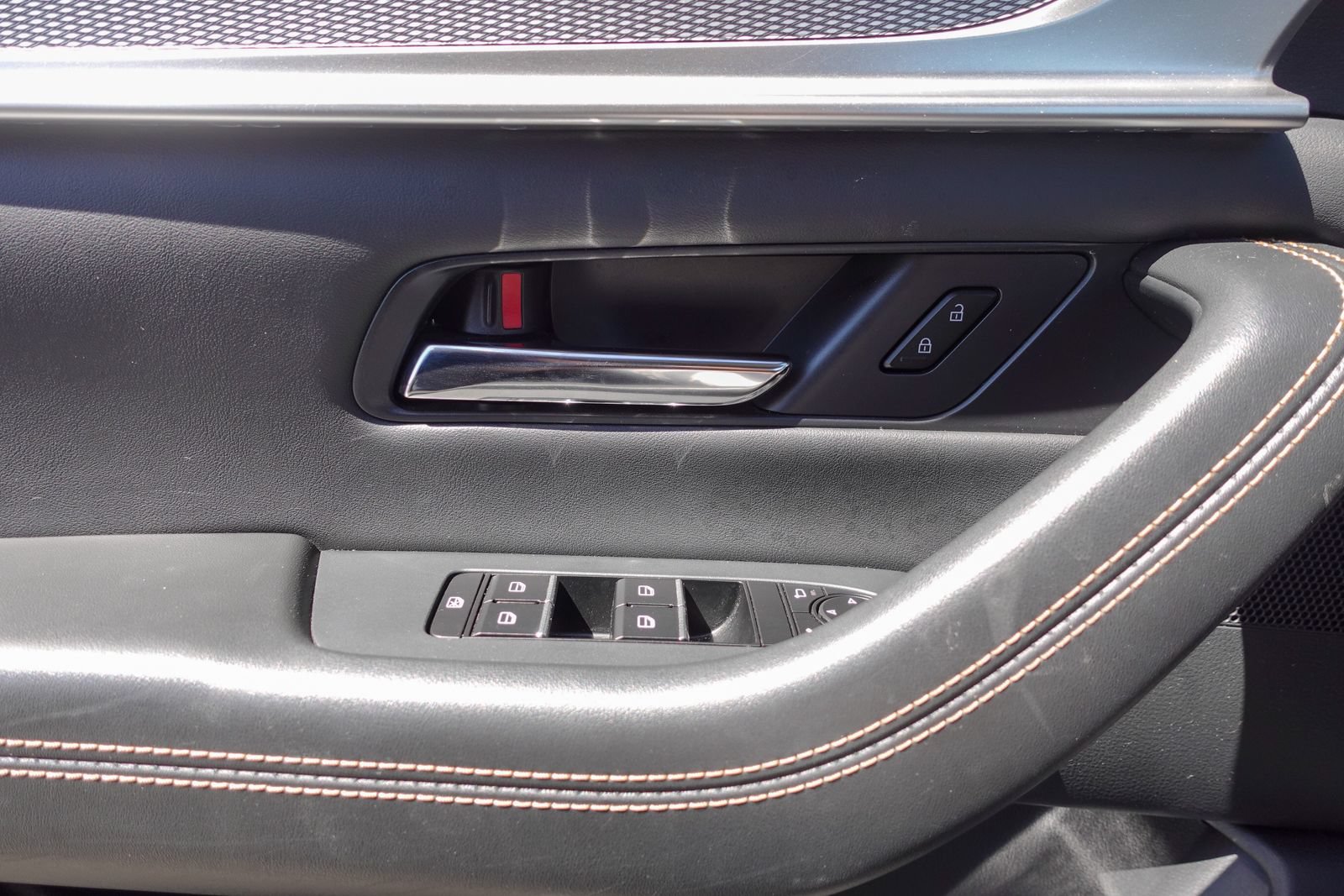 Used 2024 MAZDA CX-90 Plug-In Hybrid w/ Preferred AWD/4WD image 17