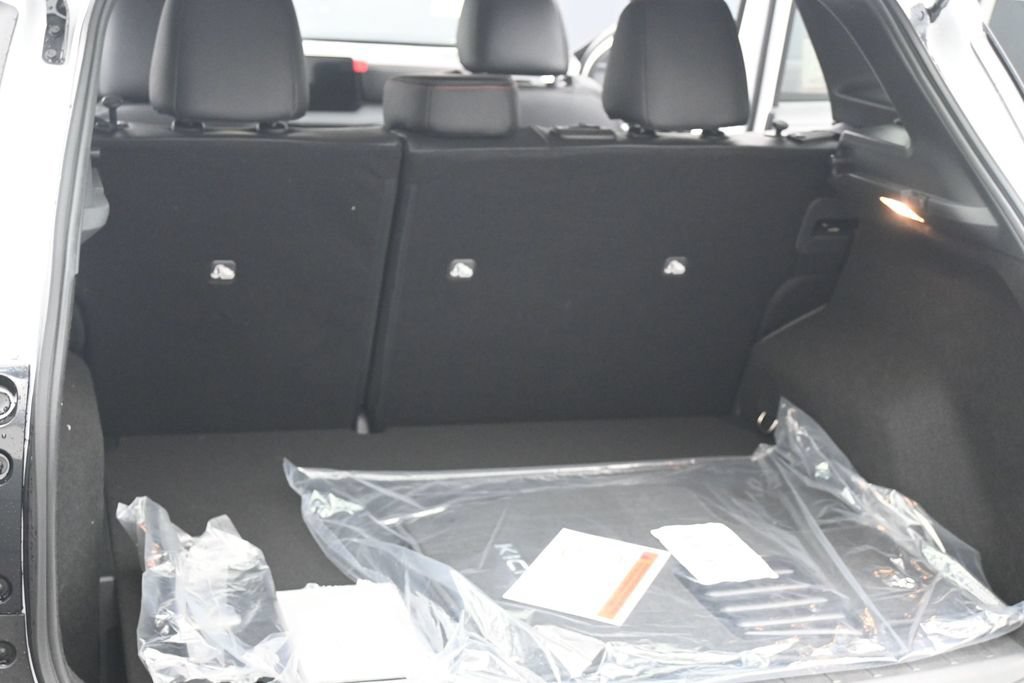 New 2026 Nissan Kicks SR w/ Cold Weather Package FWD image 19