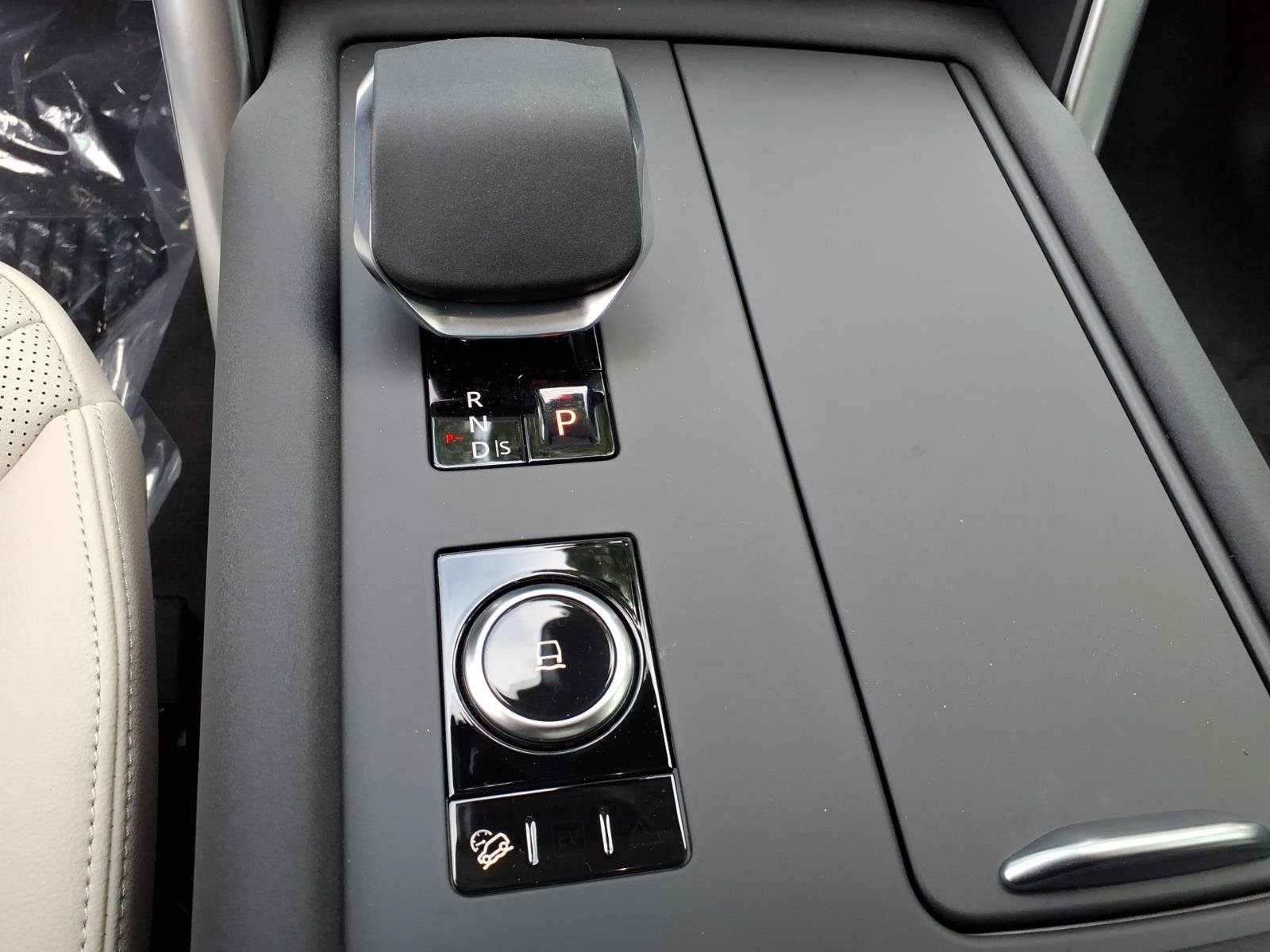 New 2026 Land Rover Discovery Dynamic SE AWD/4WD image 13