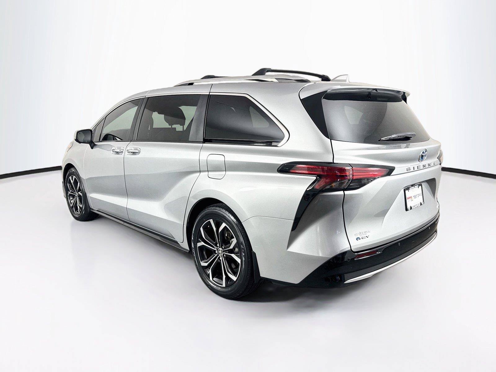 Certified 2025 Toyota Sienna Platinum FWD image 13