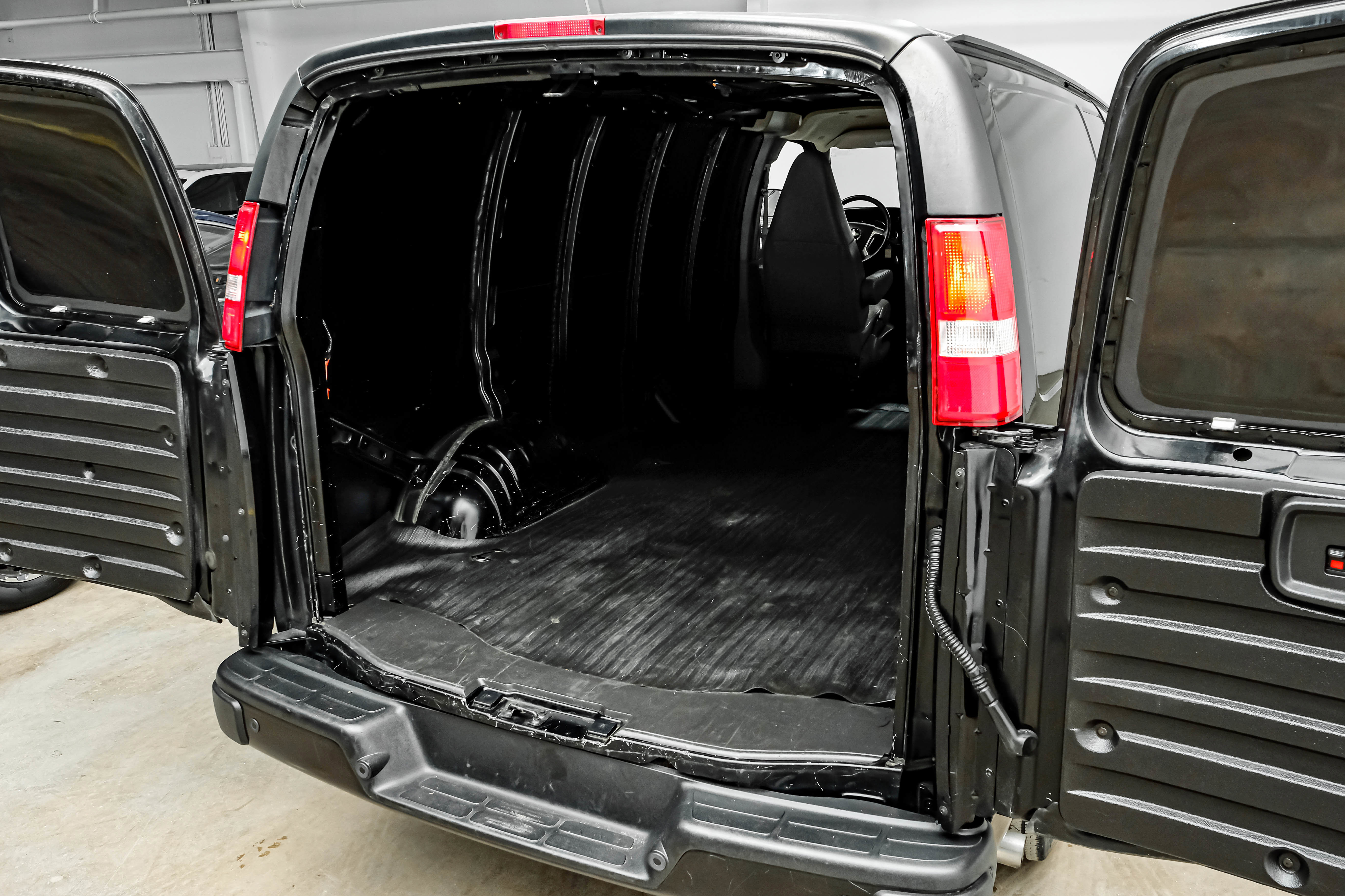 Used 2019 Chevrolet Express 2500 w/ Driver Convenience Package image 30