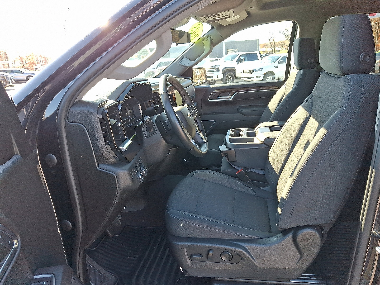 Used 2023 Chevrolet Silverado 1500 LT image 13