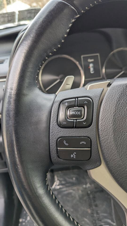 Used 2018 Lexus IS 300 AWD w/ Comfort Package image 33