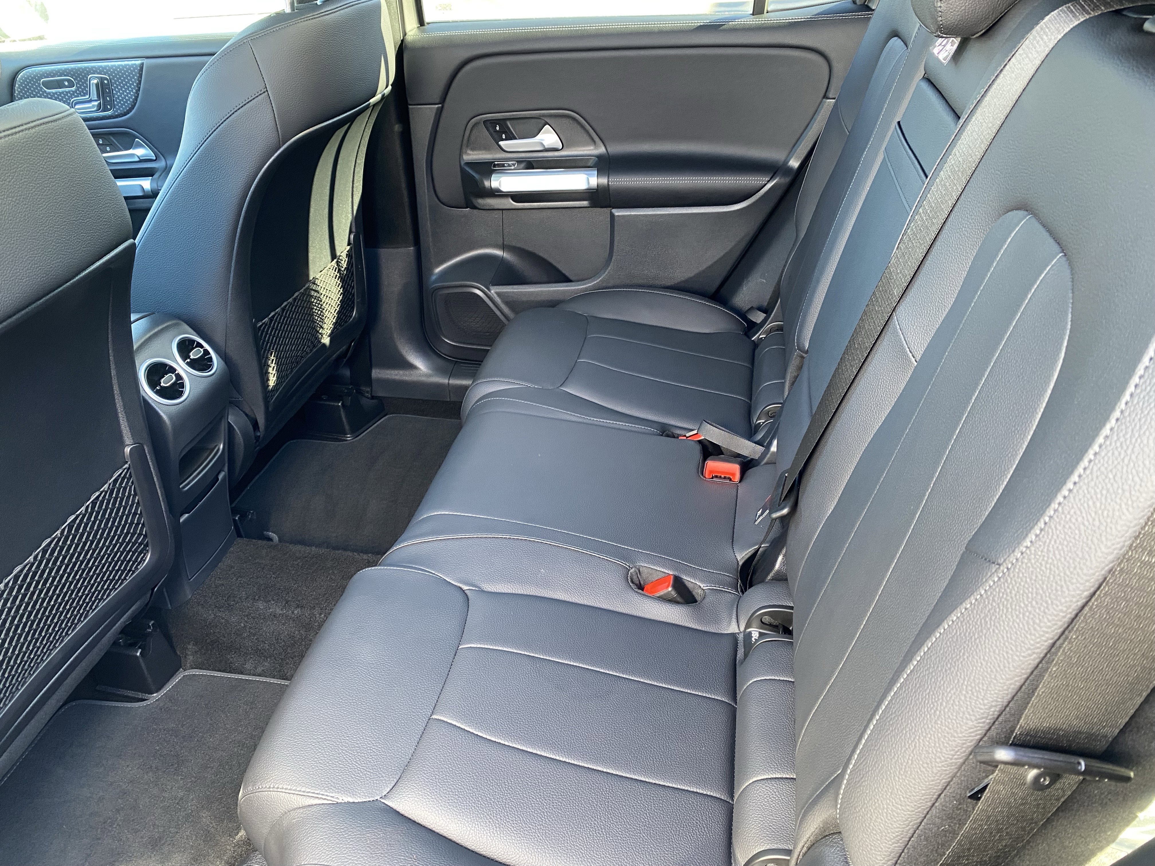 Used 2025 Mercedes-Benz GLB 250 4MATIC image 26