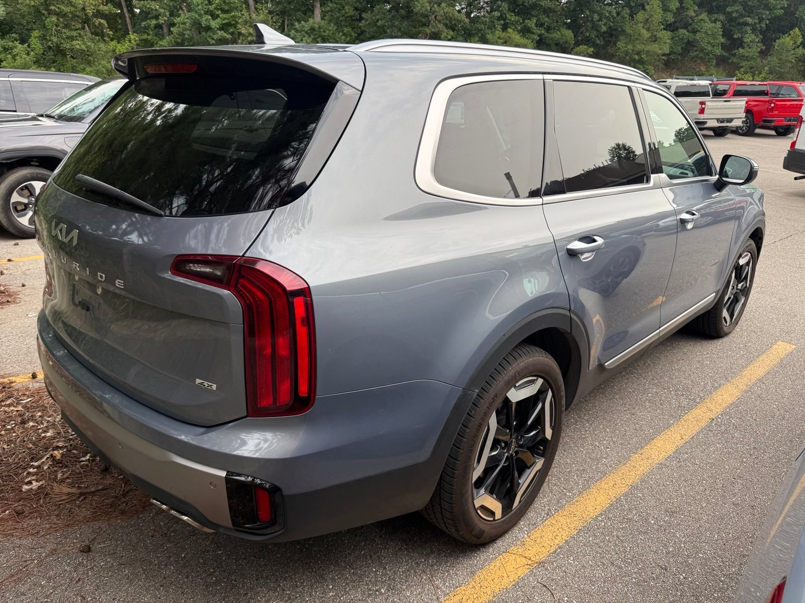 Used 2025 Kia Telluride S AWD/4WD image 2