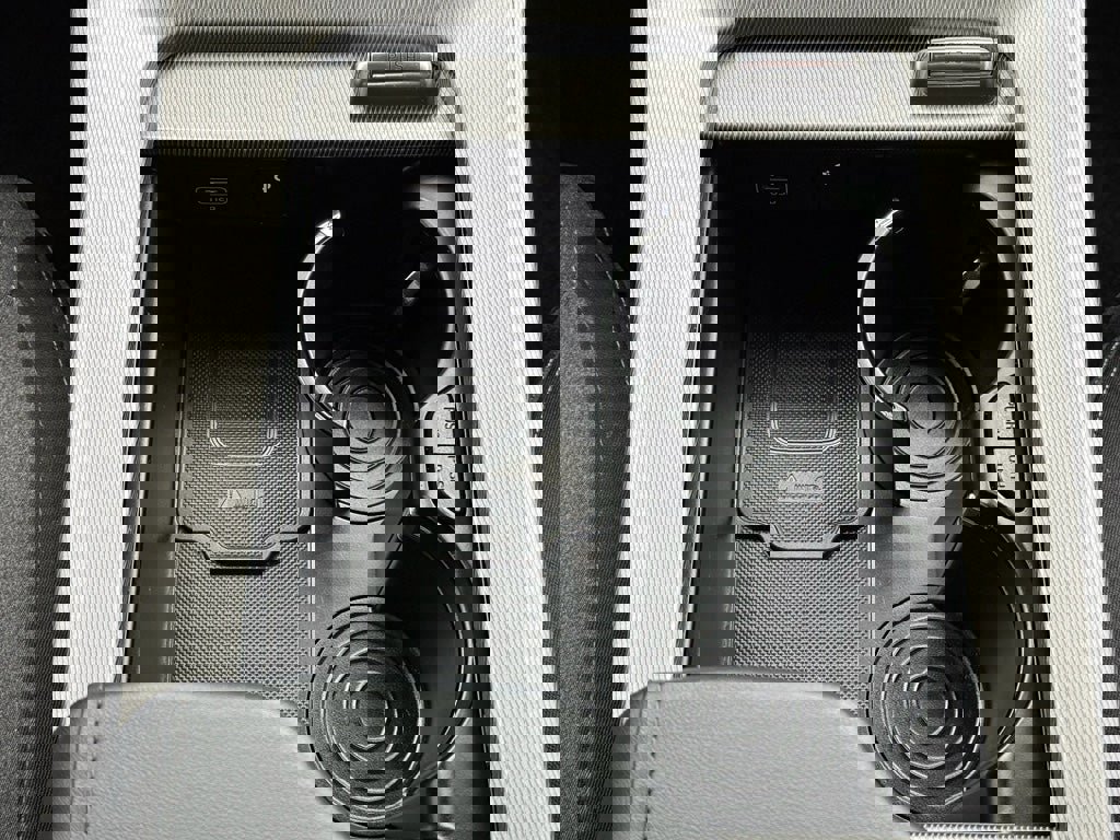 Used 2024 Chrysler Pacifica Touring-L image 23