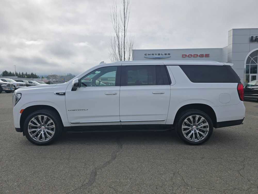 Used 2021 GMC Yukon XL Denali w/ Advanced Technology Package image 2