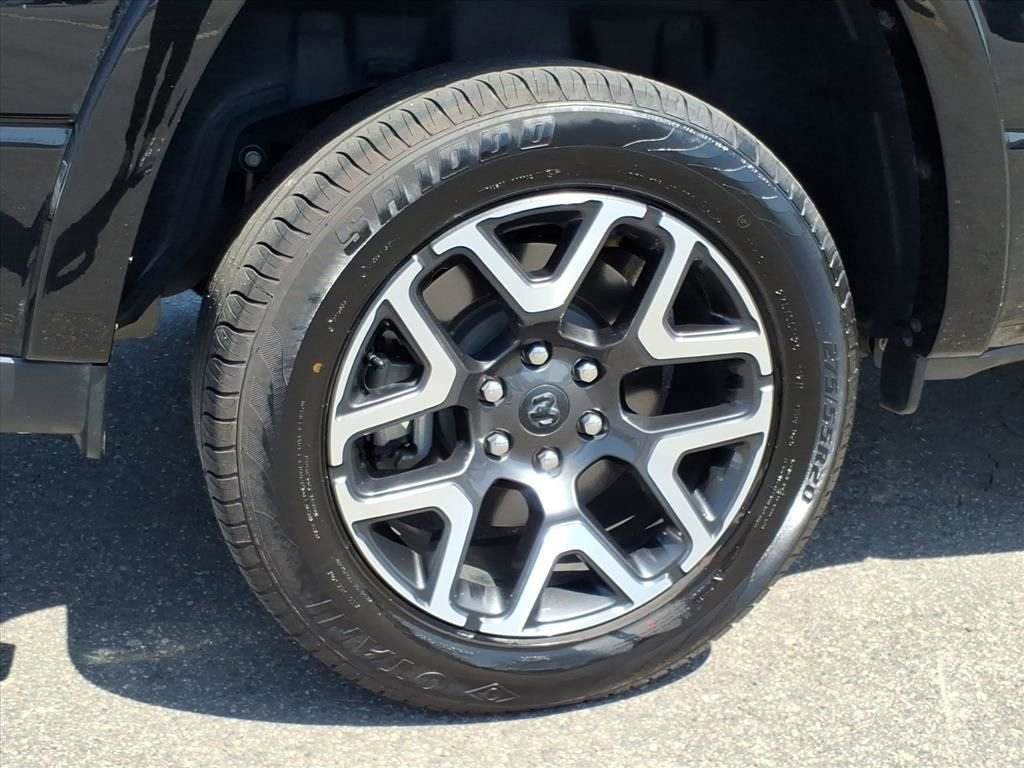 Used 2025 RAM 1500 Laramie AWD/4WD image 28