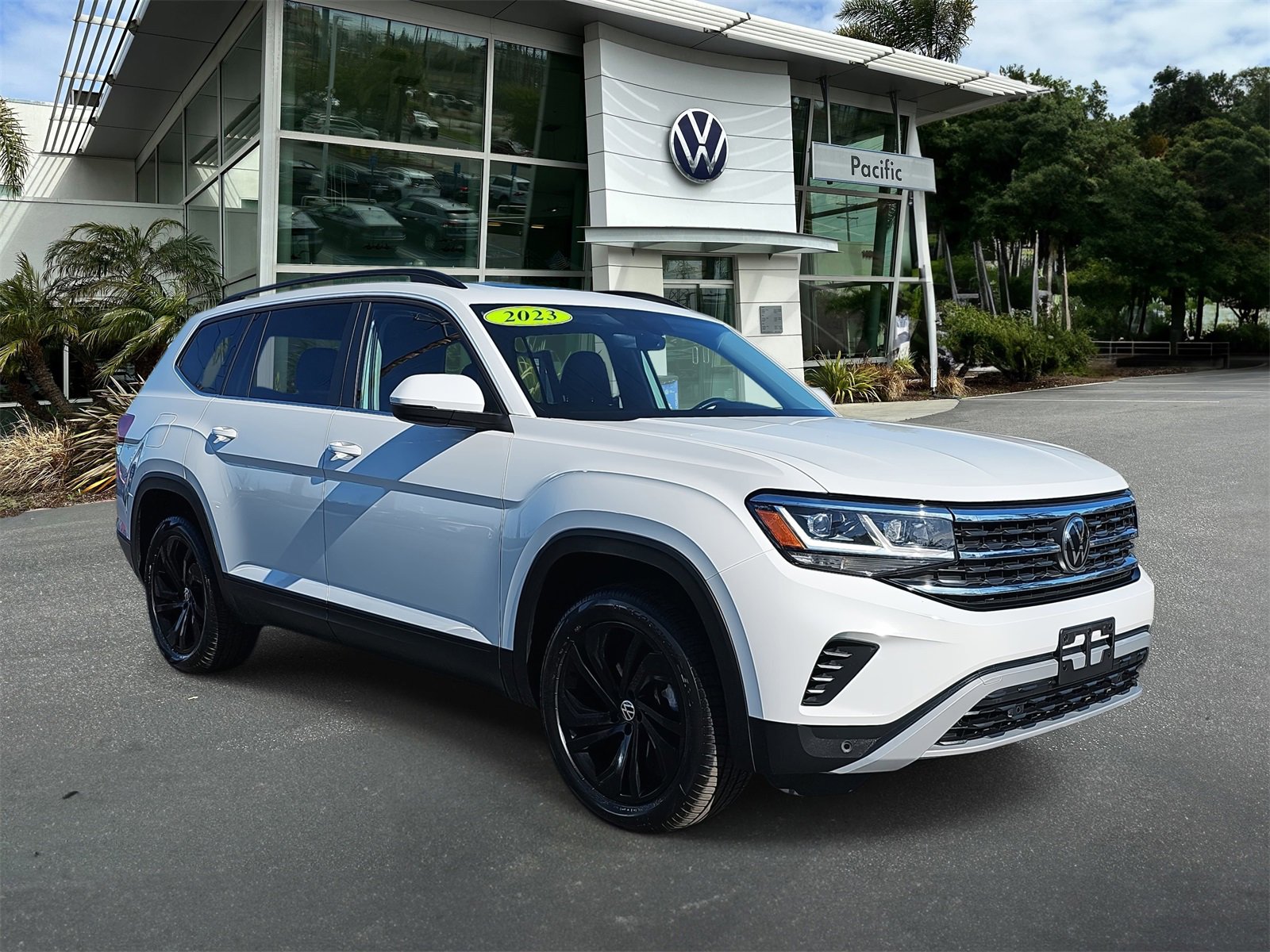 Used 2023 Volkswagen Atlas SE w/ Panoramic Sunroof Package image 3