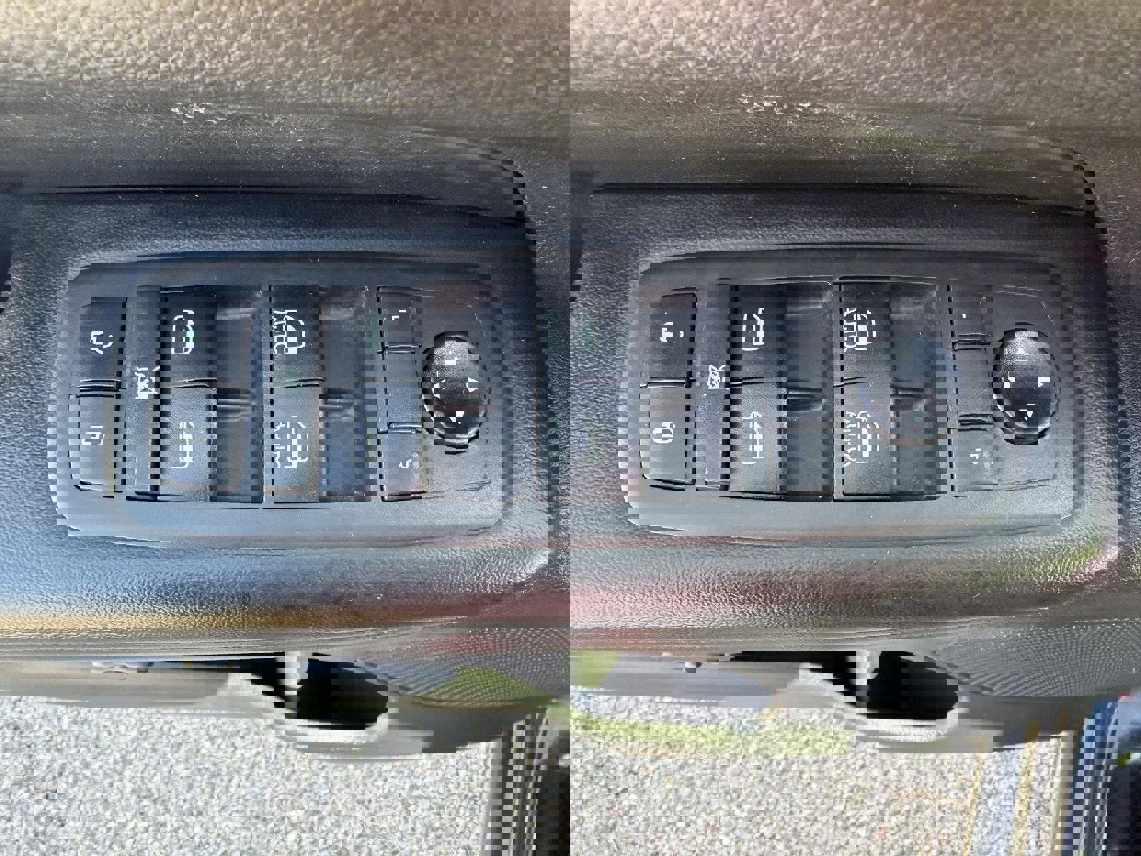 Used 2021 Jeep Grand Cherokee Limited w/ Luxury Group II image 16