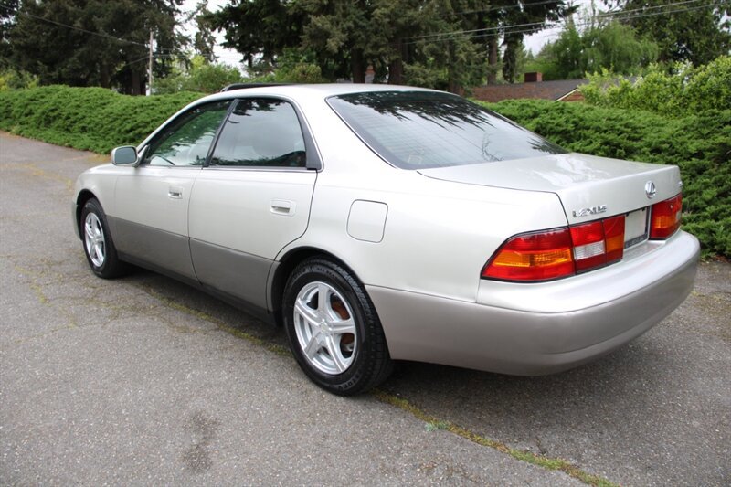 Used 1999 Lexus ES 330 FWD image 4