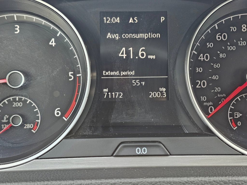 Used 2015 Volkswagen Golf TDI S FWD image 5