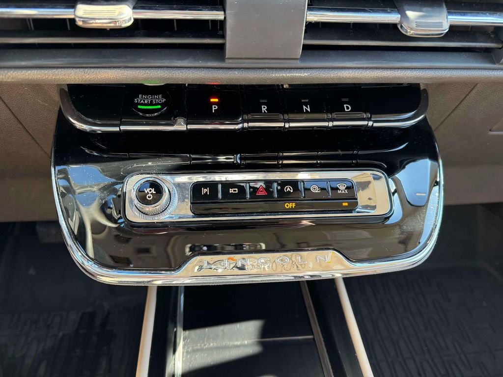 Used 2023 Lincoln Corsair AWD w/ Rear Removable Package Tray image 27