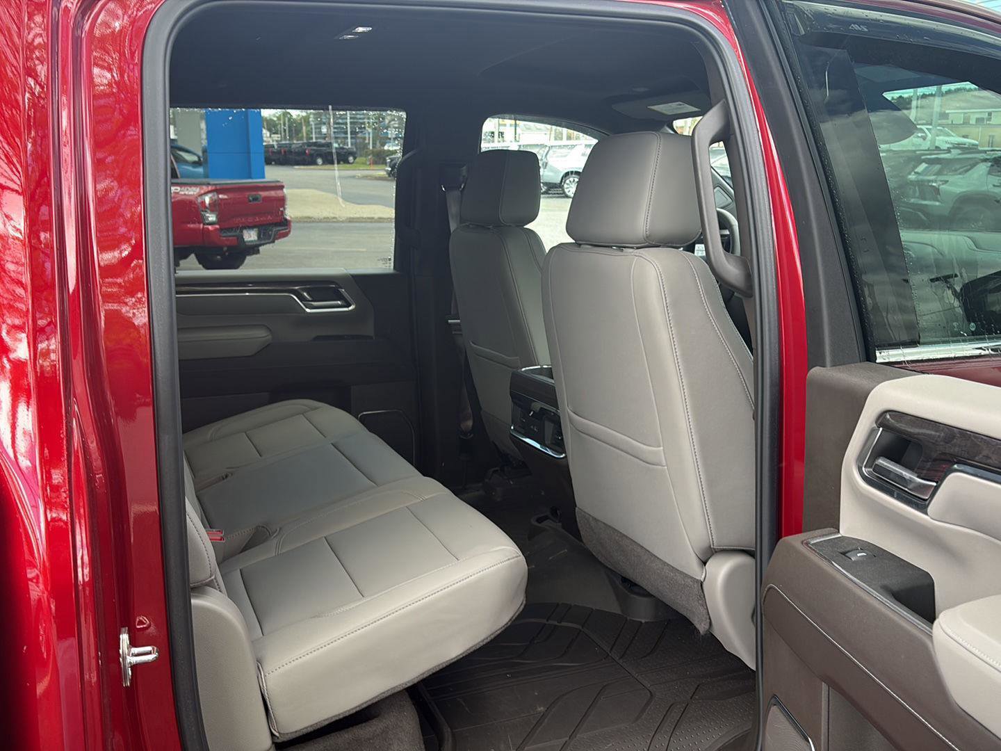 Used 2024 Chevrolet Silverado 2500 LTZ w/ LTZ Convenience Package AWD/4WD image 10