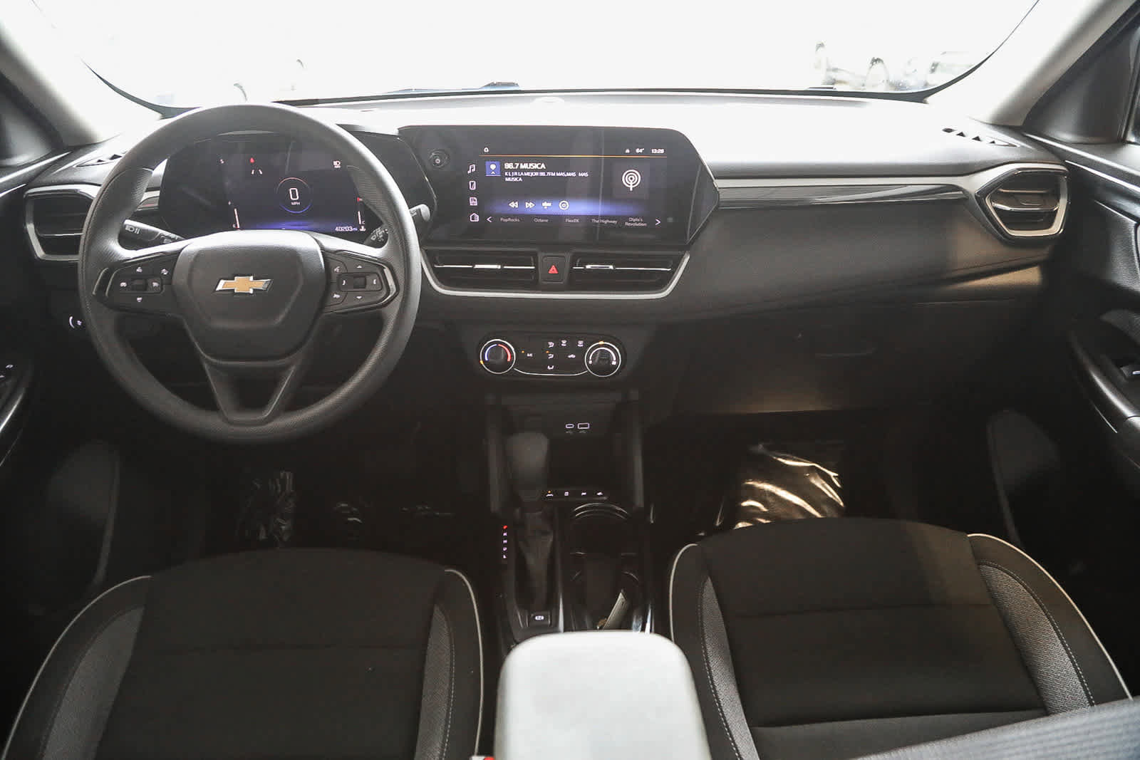 Used 2024 Chevrolet TrailBlazer LS image 12