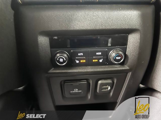 Used 2020 Chevrolet Traverse Premier FWD image 15