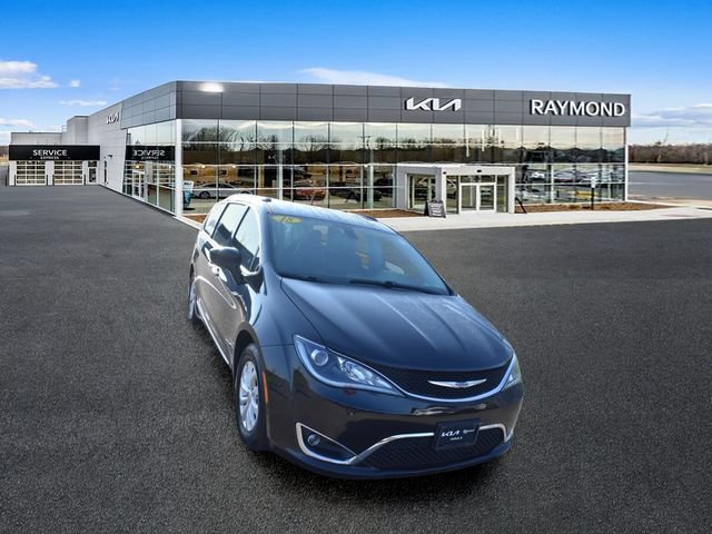 Used 2018 Chrysler Pacifica Touring-L Plus FWD image 9