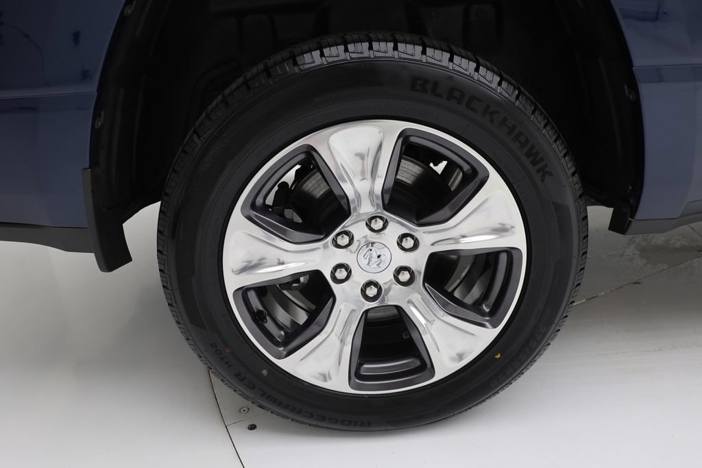Used 2024 RAM 1500 Laramie AWD/4WD image 9