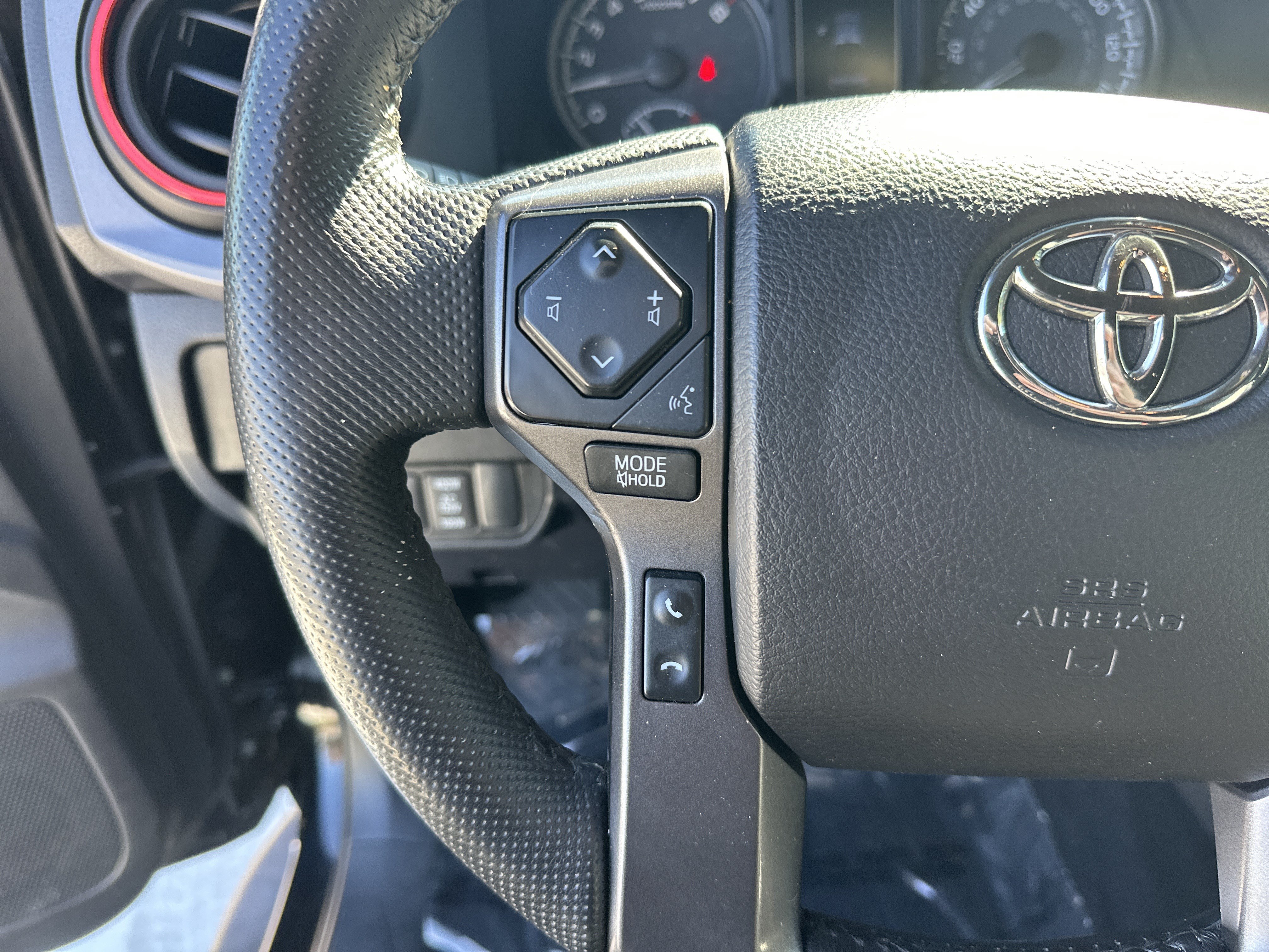 Certified 2022 Toyota Tacoma TRD Off-Road w/ Technology Package AWD/4WD image 19