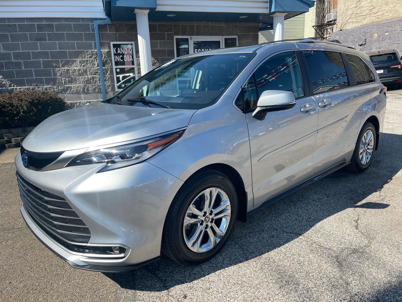 Used 2022 Toyota Sienna Platinum w/ Protection Package (TMS)