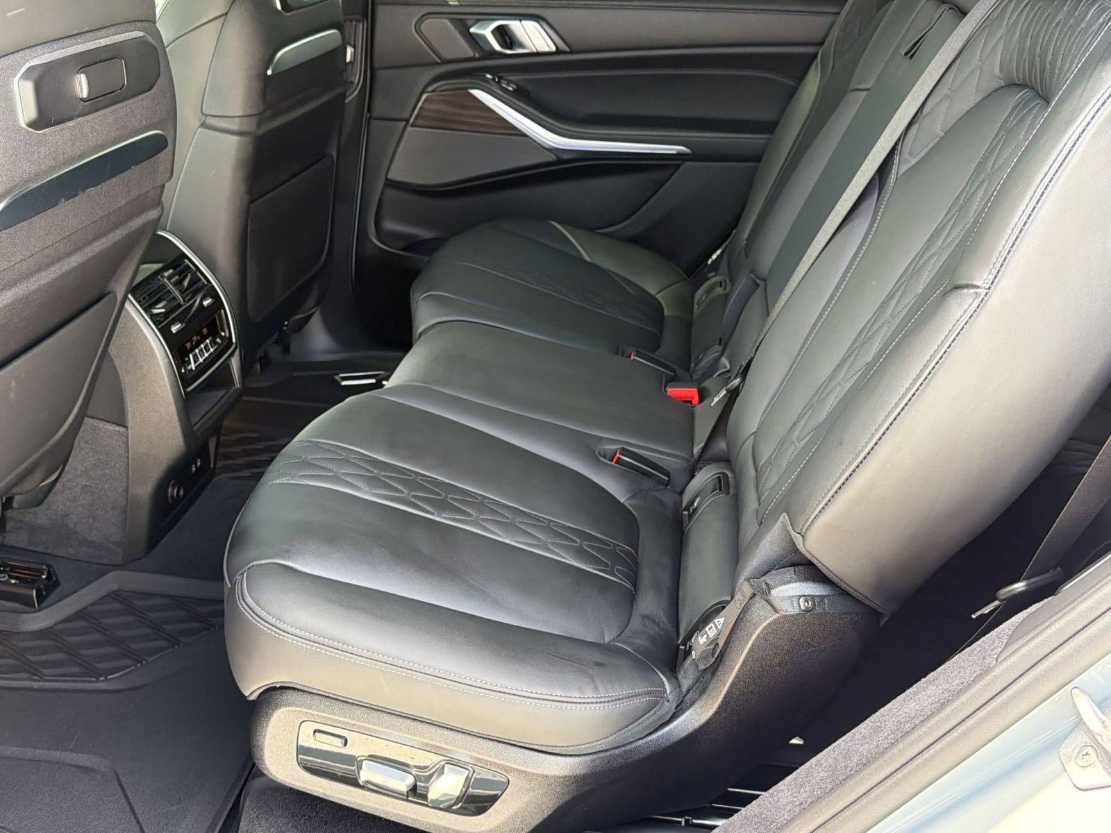 Used 2025 BMW X7 M60i AWD/4WD image 15