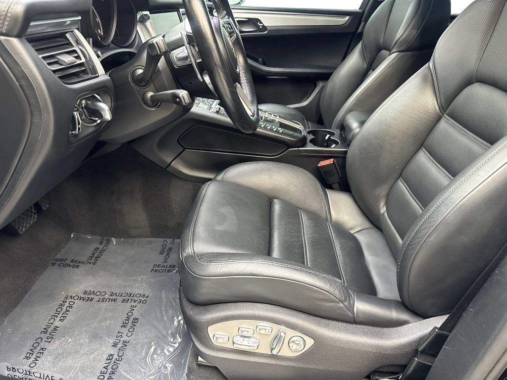 Used 2020 Porsche Macan Turbo AWD/4WD image 25