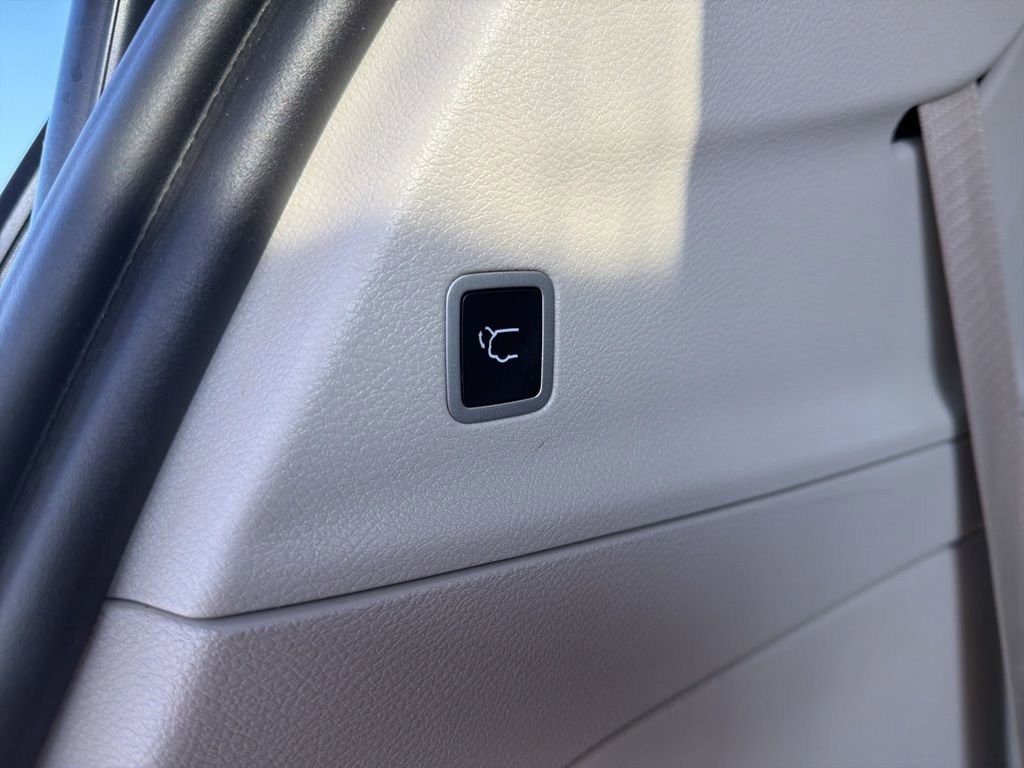 Used 2021 Chrysler Pacifica Limited image 25