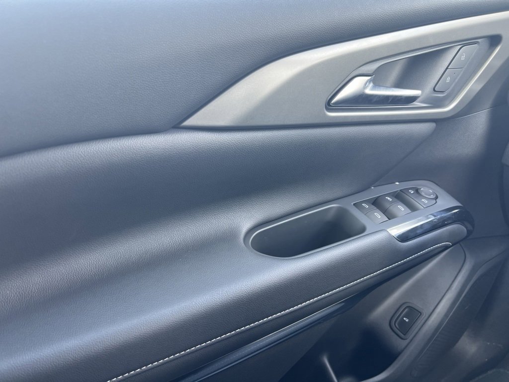 New 2025 Chevrolet Traverse LT image 12