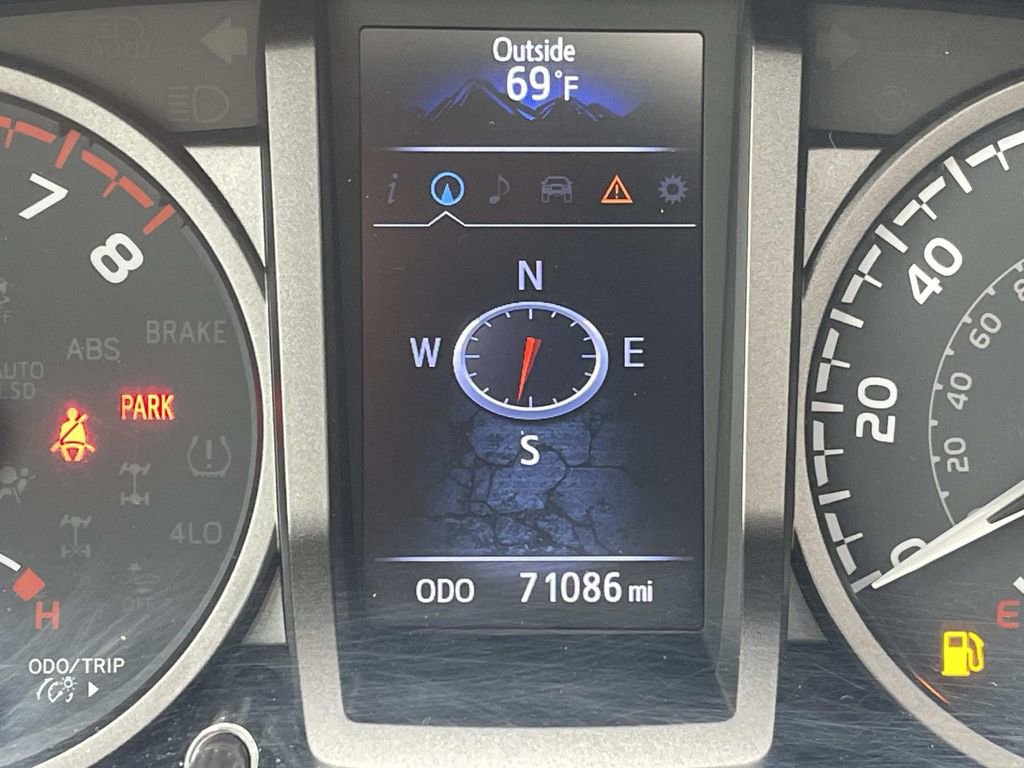 Used 2022 Toyota Tacoma TRD Off-Road w/ TRD Premium Off Road Package image 37