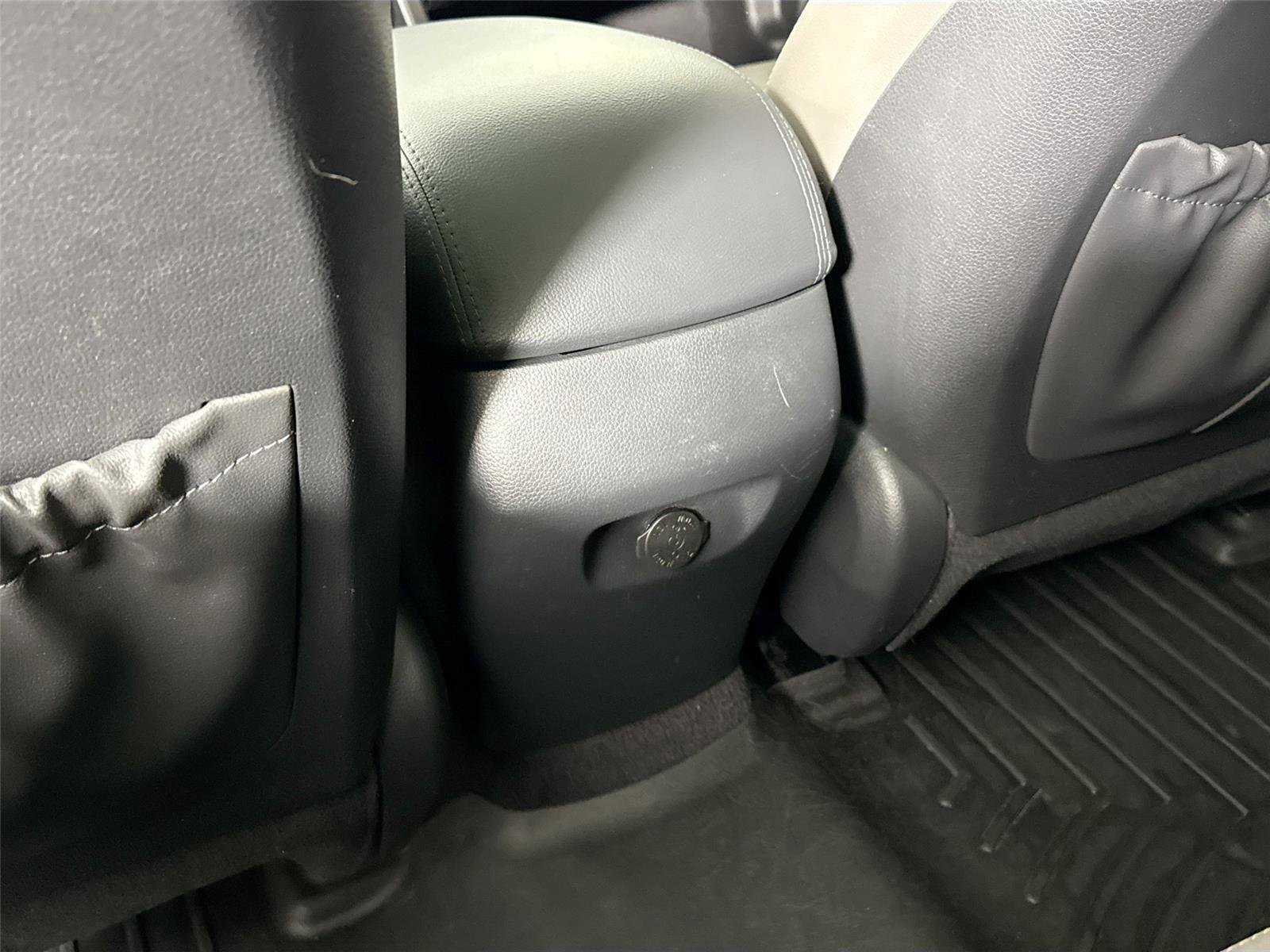 Used 2017 Hyundai Santa Fe SE image 41