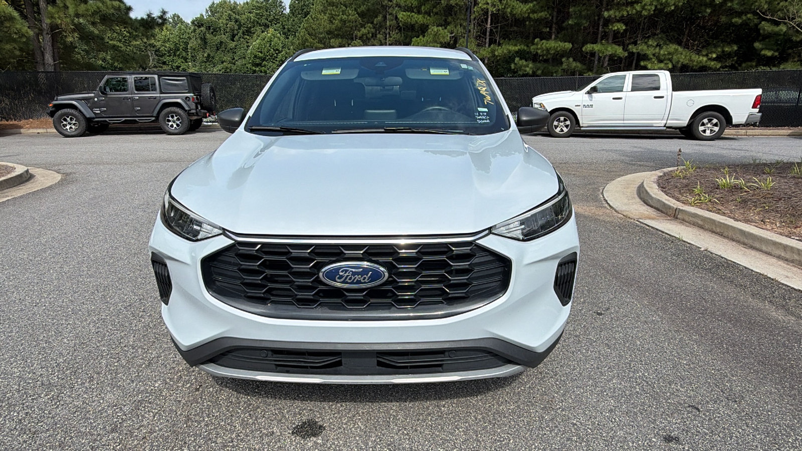 Used 2025 Ford Escape ST-Line FWD image 3