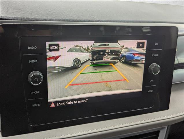 Certified 2025 Volkswagen Taos SE image 13