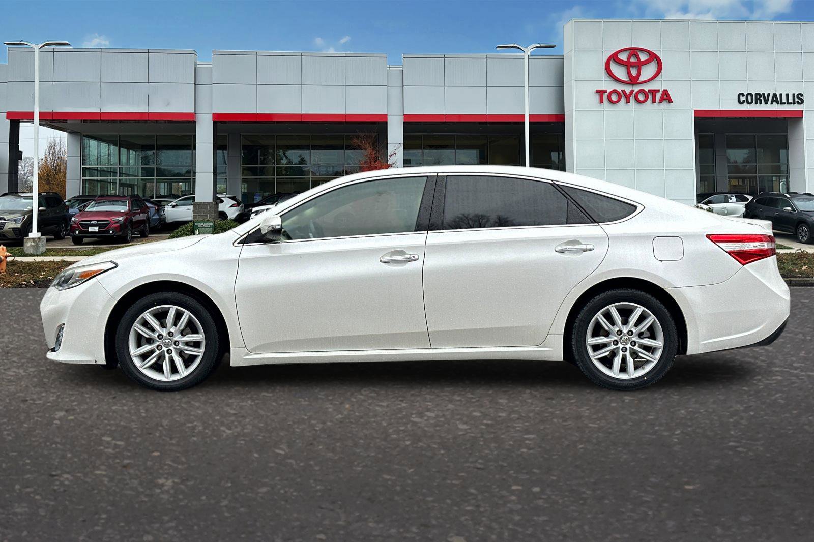 Used 2014 Toyota Avalon XLE Touring image 7