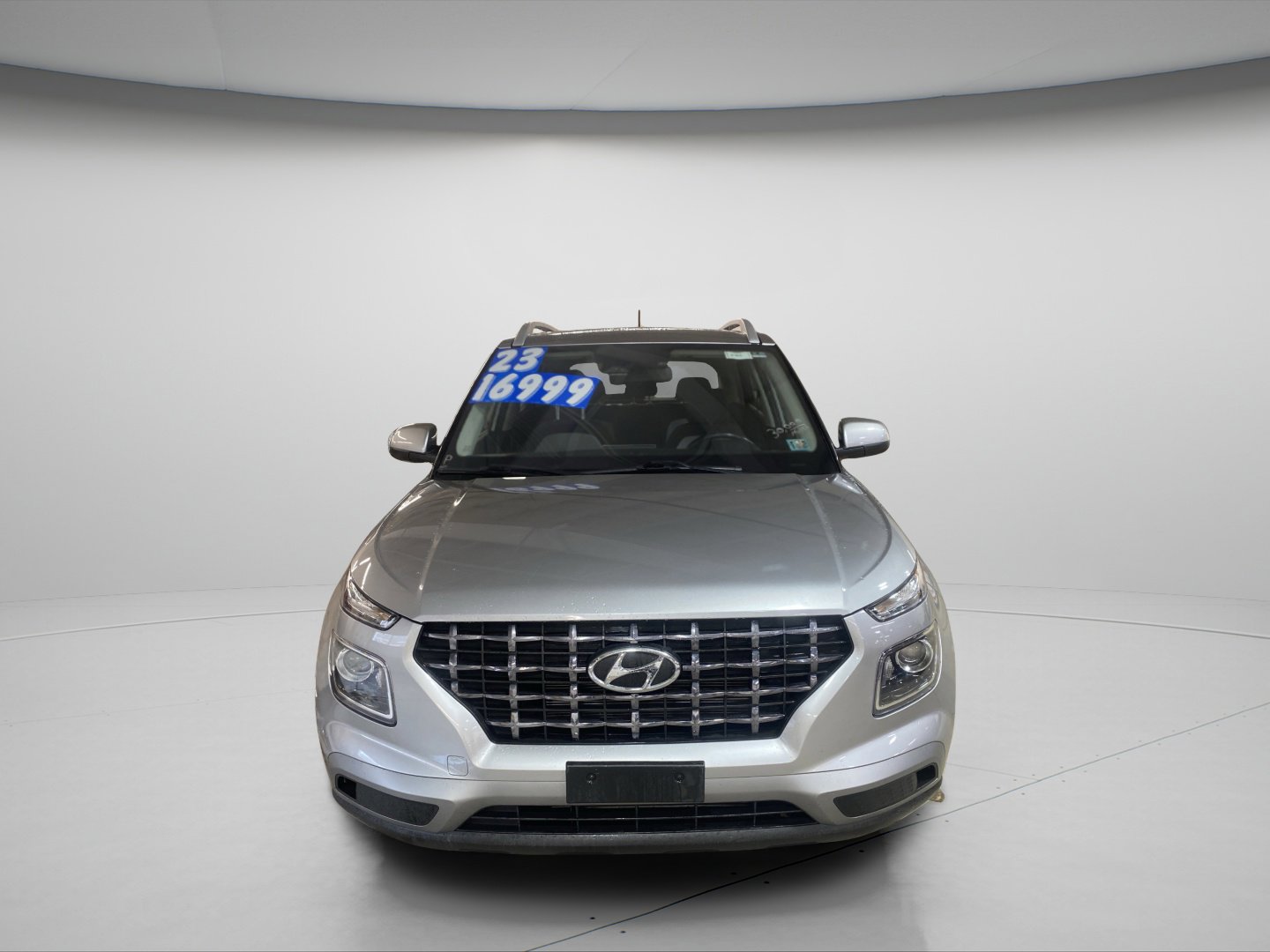 Used 2023 Hyundai Venue SEL image 2