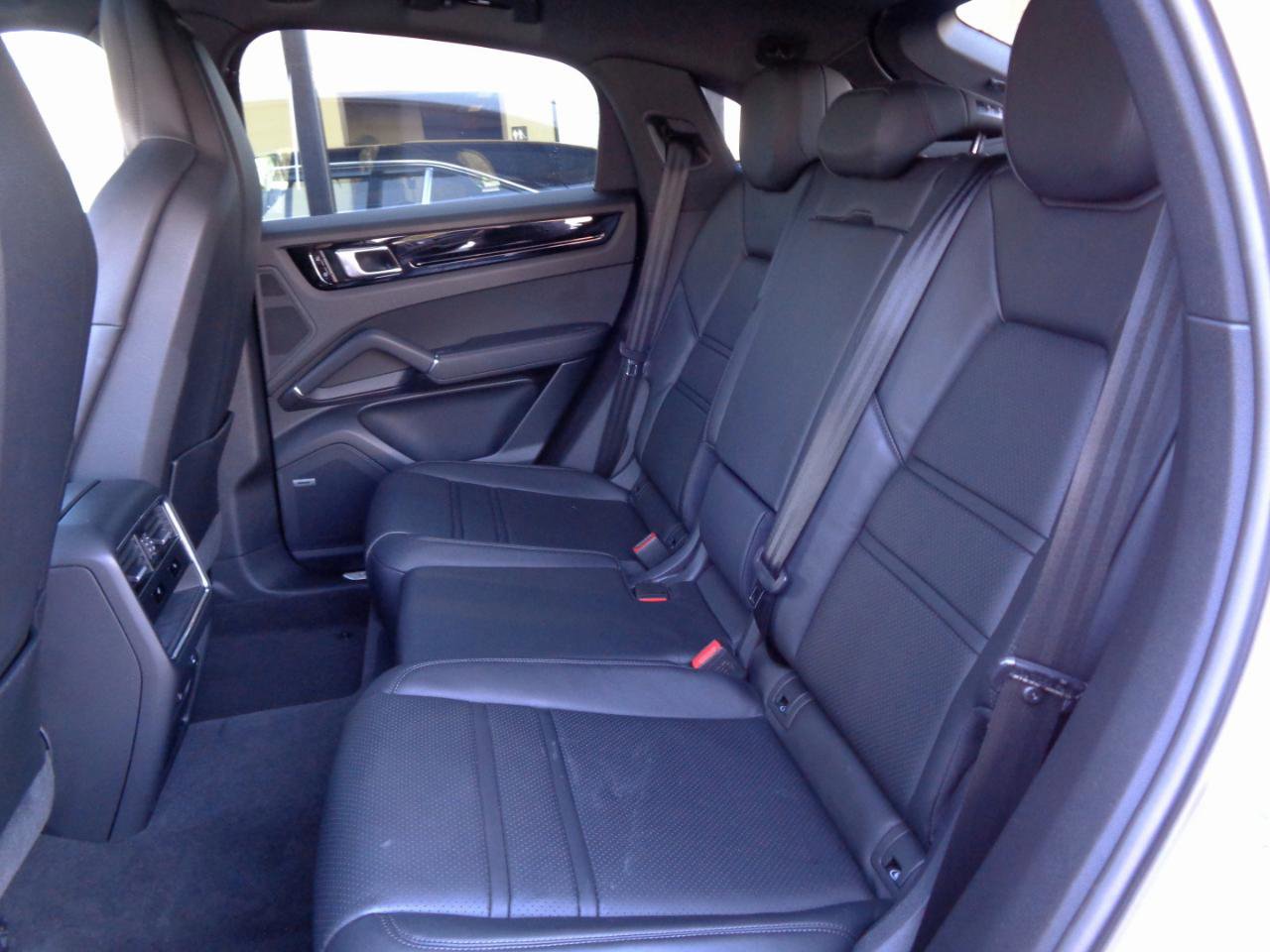 Used 2020 Porsche Cayenne Coupe AWD image 15