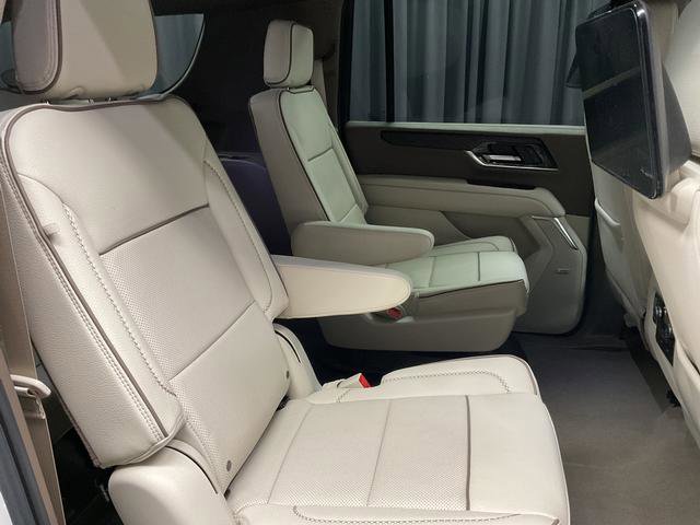 Used 2025 GMC Yukon XL Denali w/ Denali Reserve Package AWD/4WD image 14