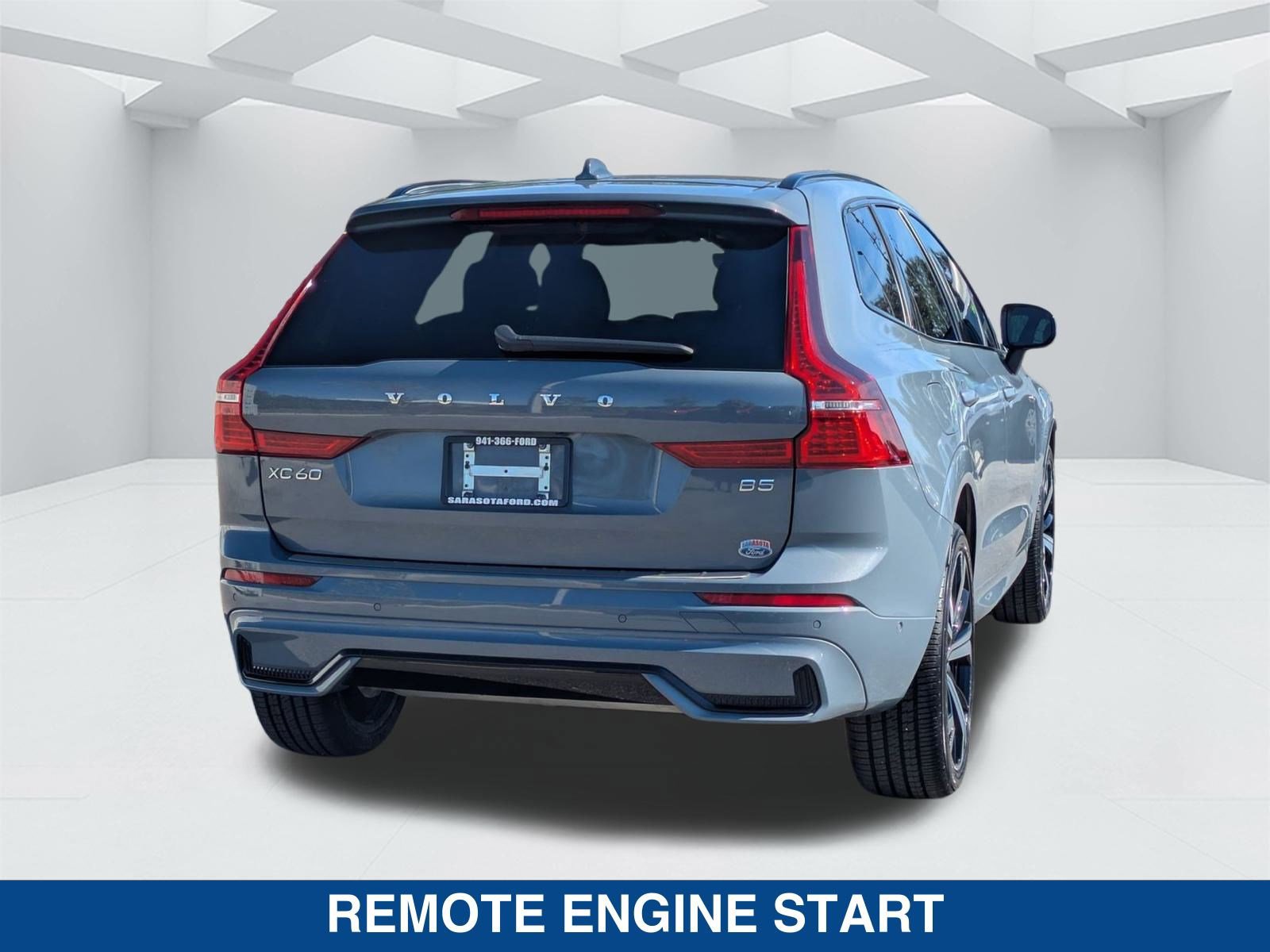 Used 2022 Volvo XC60 B5 R-Design w/ Advanced Package image 4