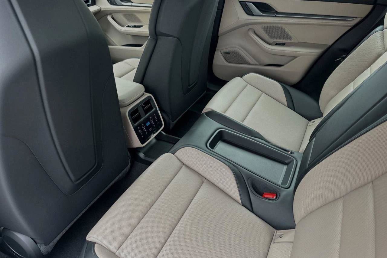 New 2025 Porsche Taycan 4S image 76