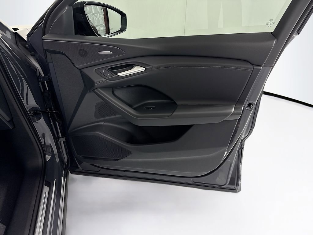 Used 2025 Audi Q6 e-tron Premium Plus image 28