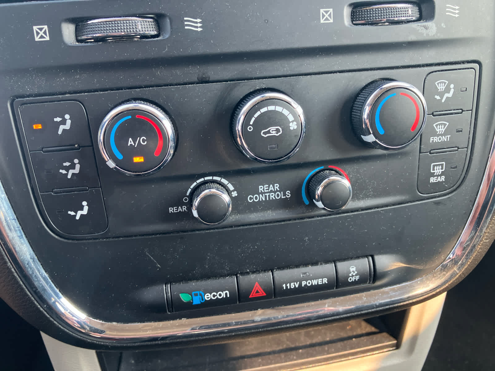 Used 2019 Dodge Grand Caravan SE FWD image 23