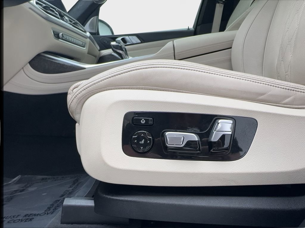 Used 2020 BMW X7 M50i w/ Dynamic Handling Package image 28