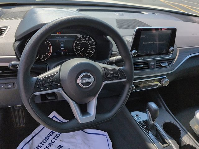 Used 2025 Nissan Altima 2.5 SV image 13