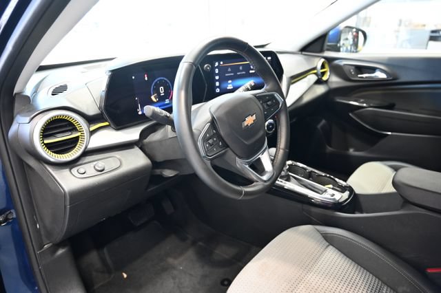 Used 2024 Chevrolet Trax LT w/ Driver Confidence Package FWD image 19