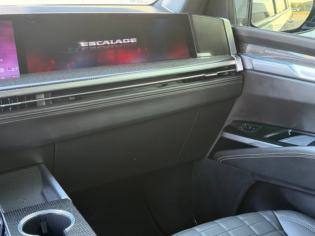 Used 2025 Cadillac Escalade ESV V AWD/4WD image 23