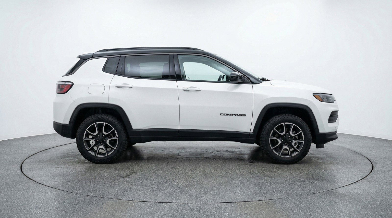 Used 2025 Jeep Compass Trailhawk image 11