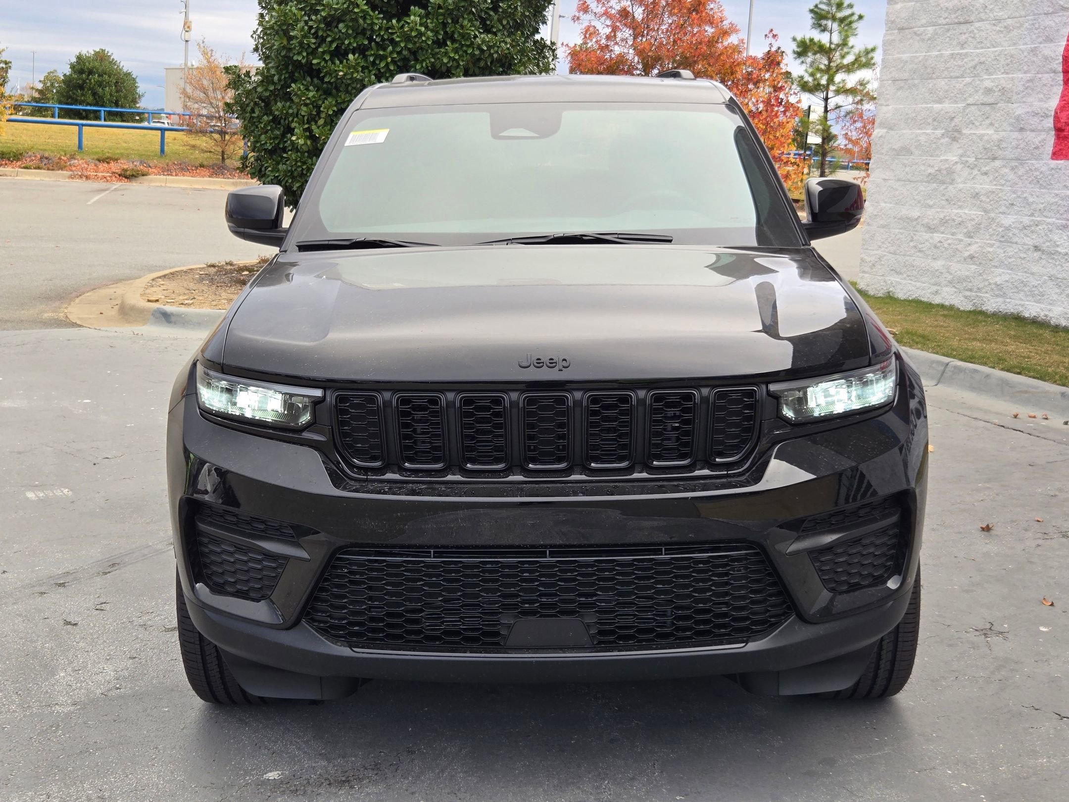 New 2025 Jeep Grand Cherokee image 2